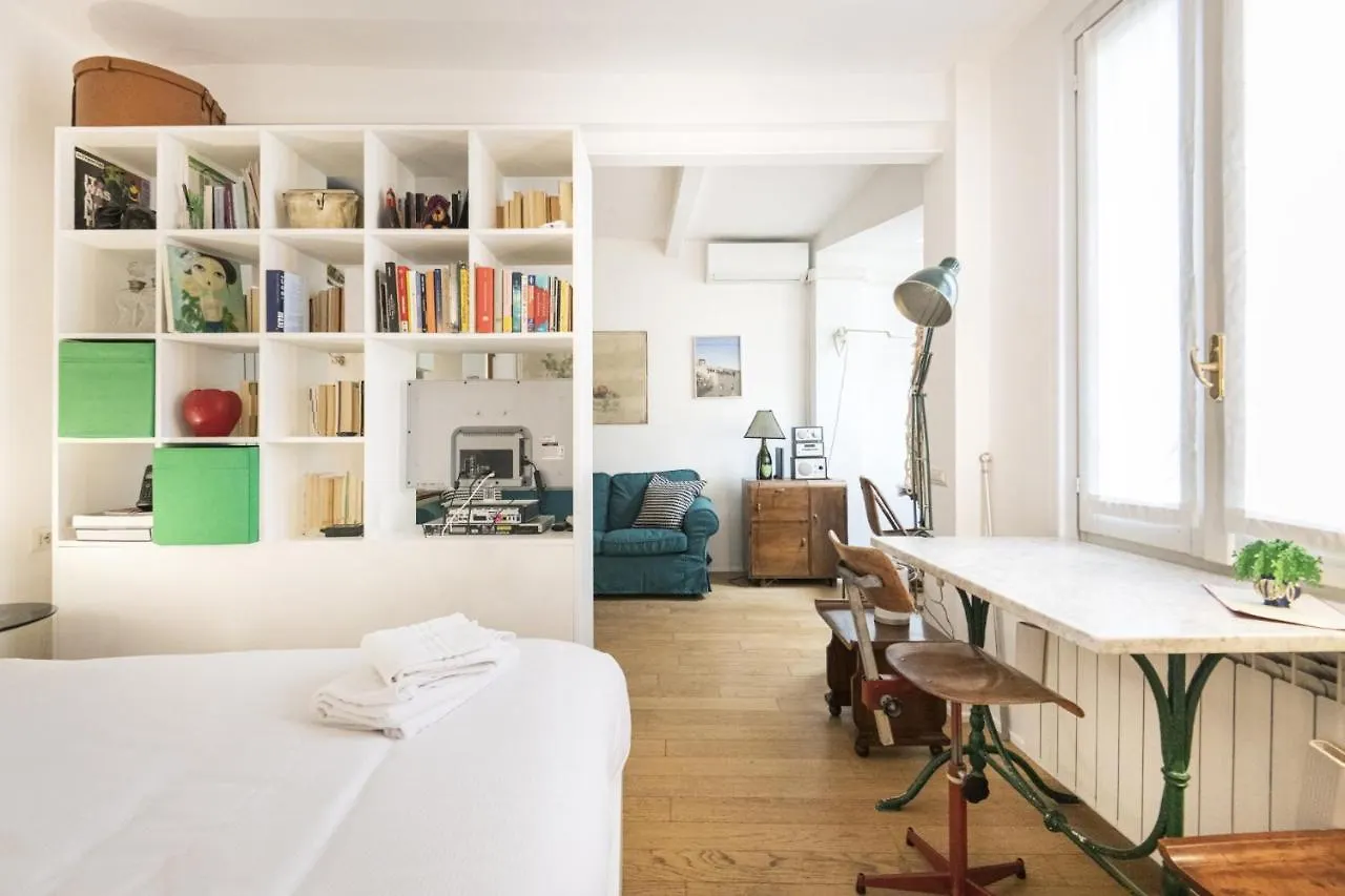 Easylife - Comodo Studio Con Terrazza Zona Navigli Milan Italy