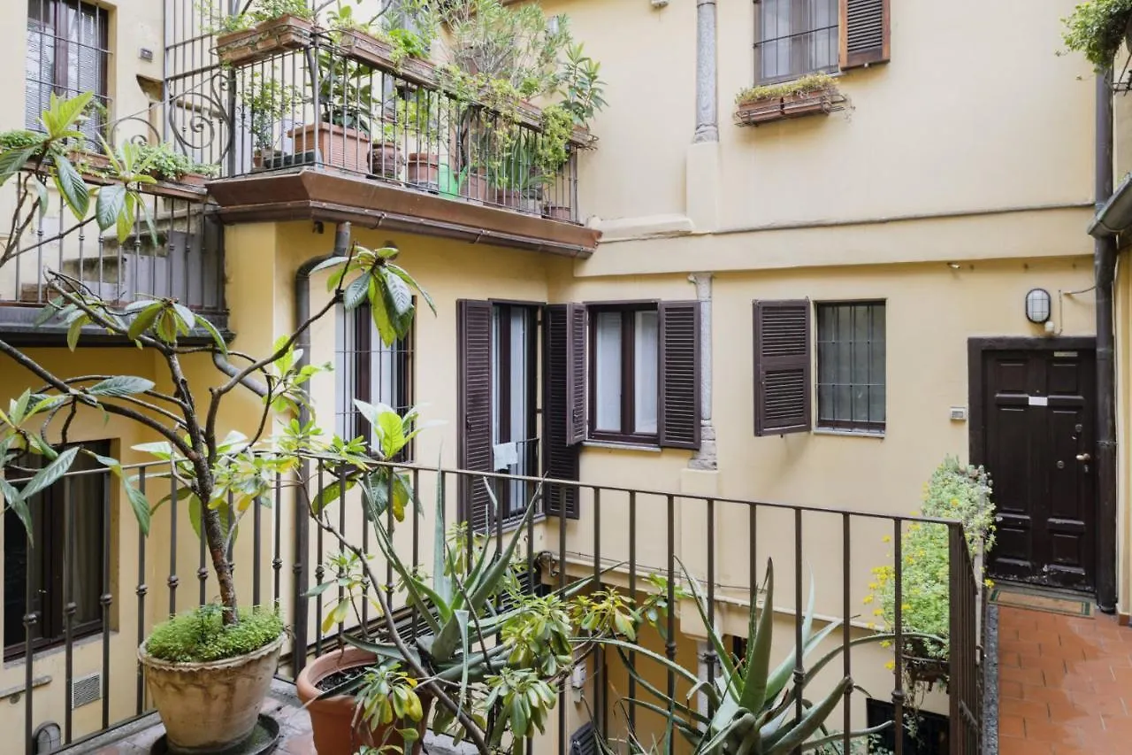 Easylife - Comodo Studio Con Terrazza Zona Navigli Milan